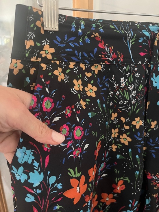 Krimson Klover Bermuda Short Floral Small - Picture 2 of 6